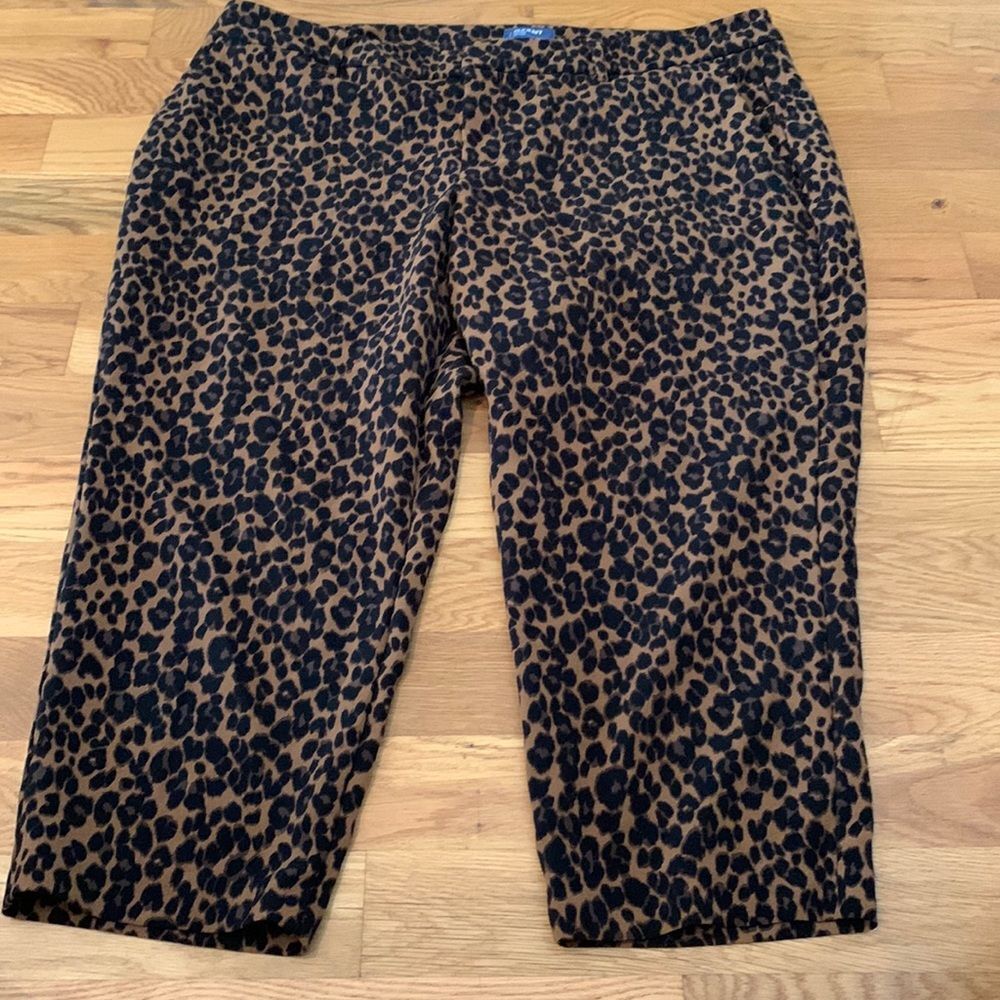 Old Navy Leopard Print Capri Pants - Tan and Black